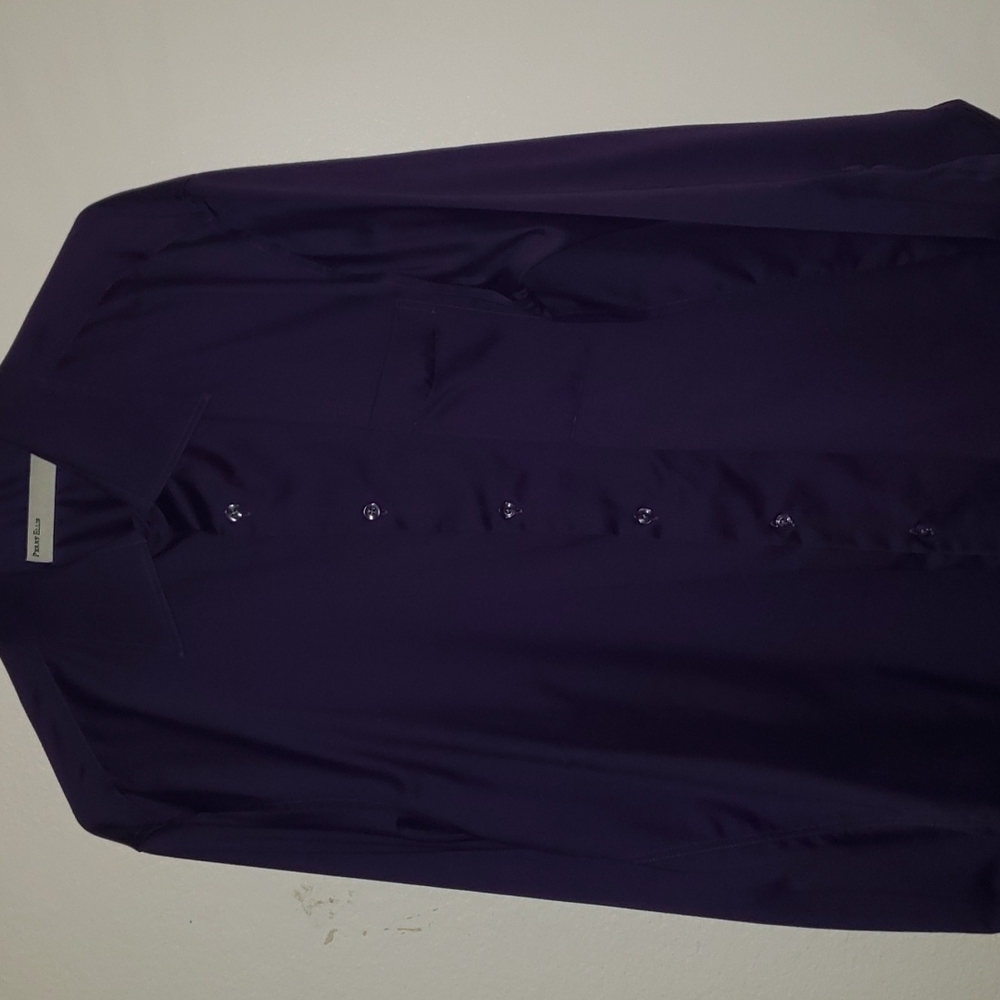 Perry Ellis long sleeve button down shirt.
